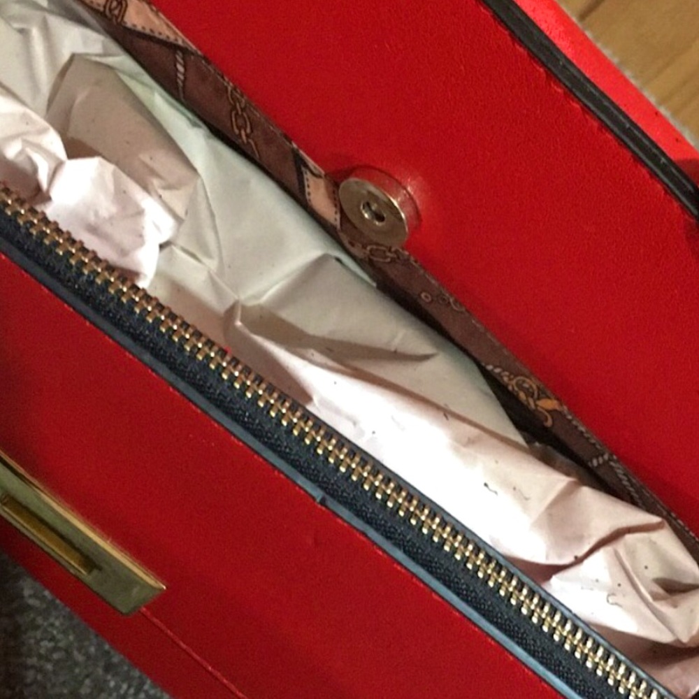 🛑BOGO 1/2 PRICE 🆕Luxe "Regal Red" Leather Handbag - Picture 6 of 8